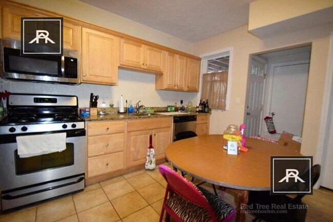 Building Photo - 3 bedroom in Brighton MA 02135
