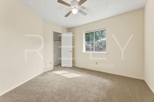 Building Photo - 604 David Curry Dr