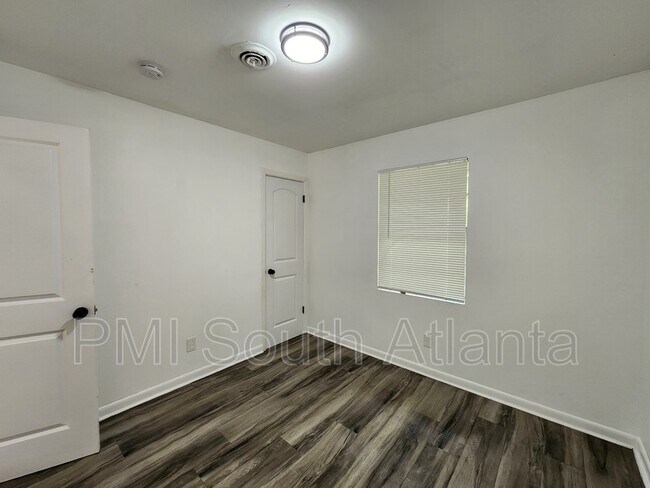 Building Photo - 6410 Raymond Terrace