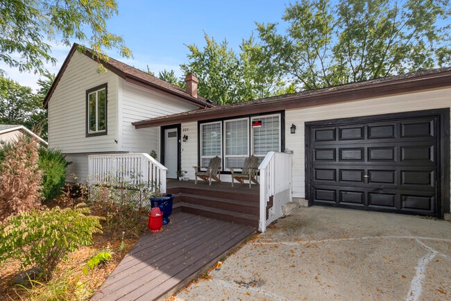 Building Photo - 225 Kedvale Ct