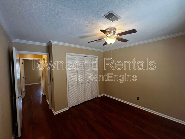 Building Photo - 202 Woodside Ave