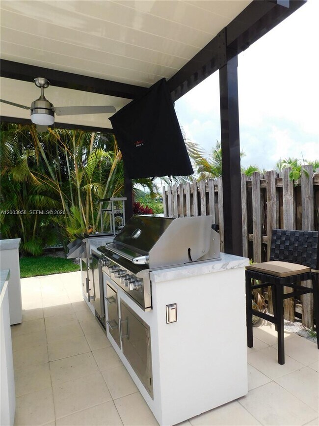 Building Photo - 108 NE 30th St