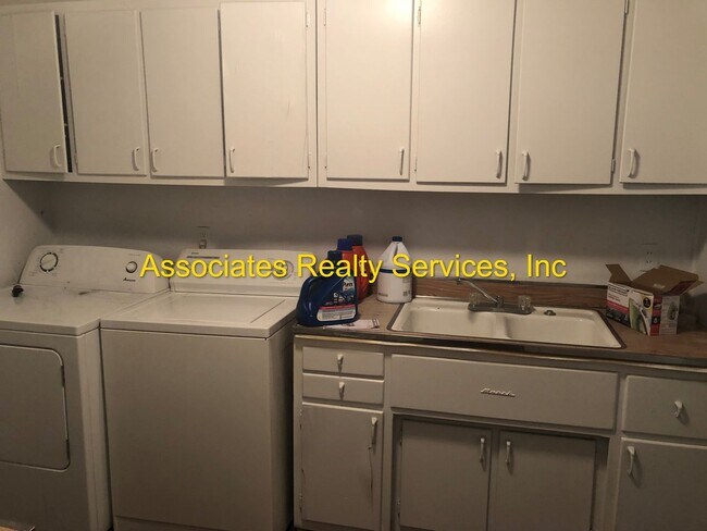 Building Photo - Four Bedroom, 2 bath 2,241 SF