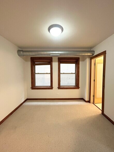 Building Photo - 5346 S Cornell Ave