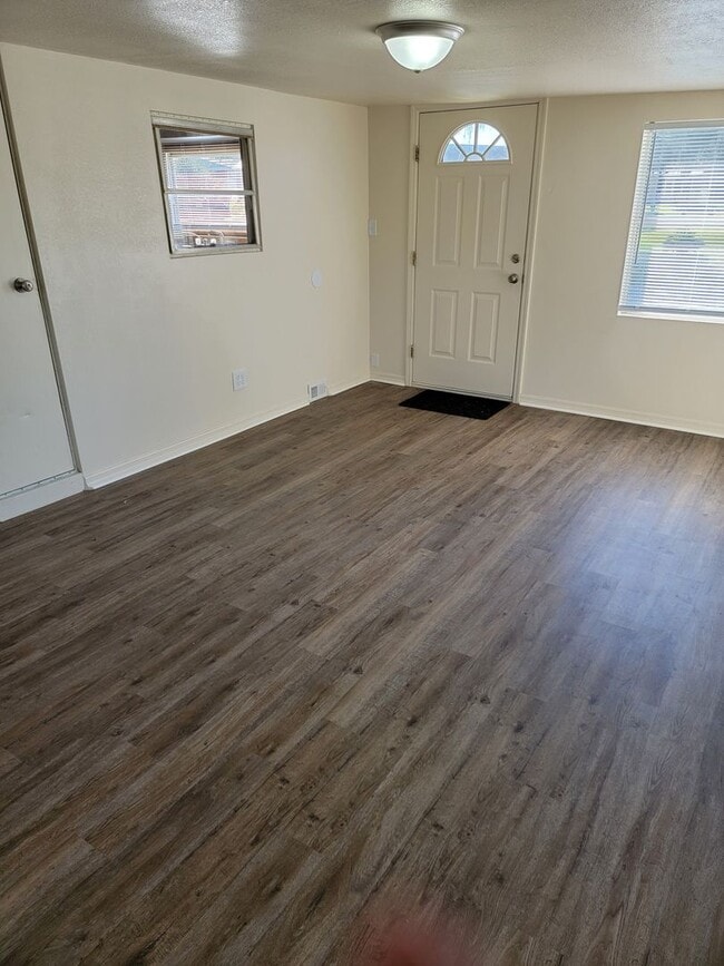 Building Photo - Beautiful 2/1 Near Water in Hernando!!!