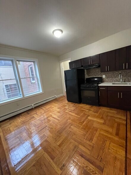 901 Bergen St 2C - 905 Bergen St