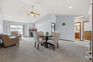Building Photo - 1886 Goose Lake Cir