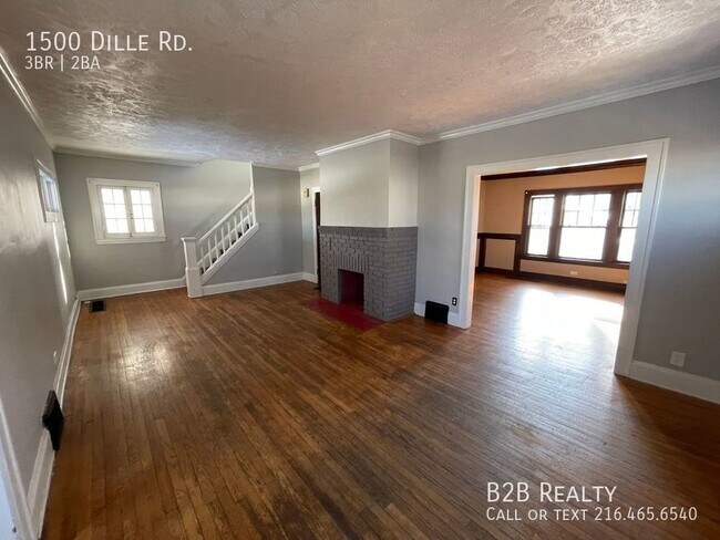 Building Photo - Beautiful and Newly Renovated Single Famil...