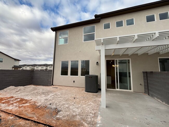 Building Photo - BRAND NEW 4 BEDROOM TOWNHOME!