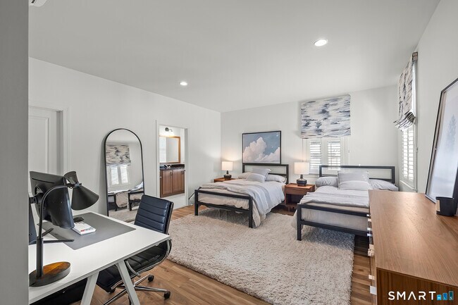 Building Photo - 35 Moorland Dr