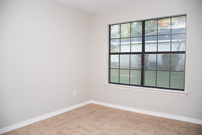 Building Photo - 112 Golf Course Dr