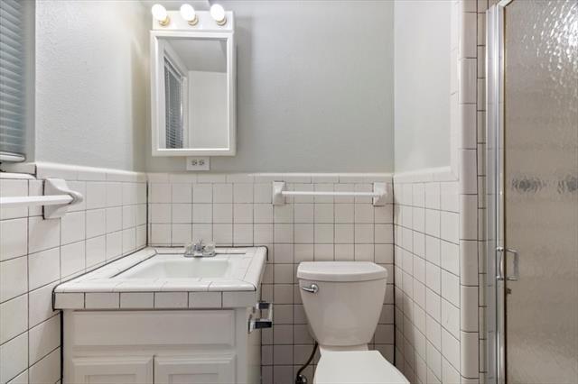 Building Photo - 100 Spinner Cir