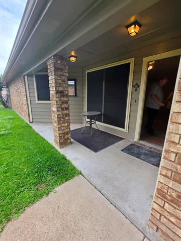 Building Photo - 1416 Hackamore St