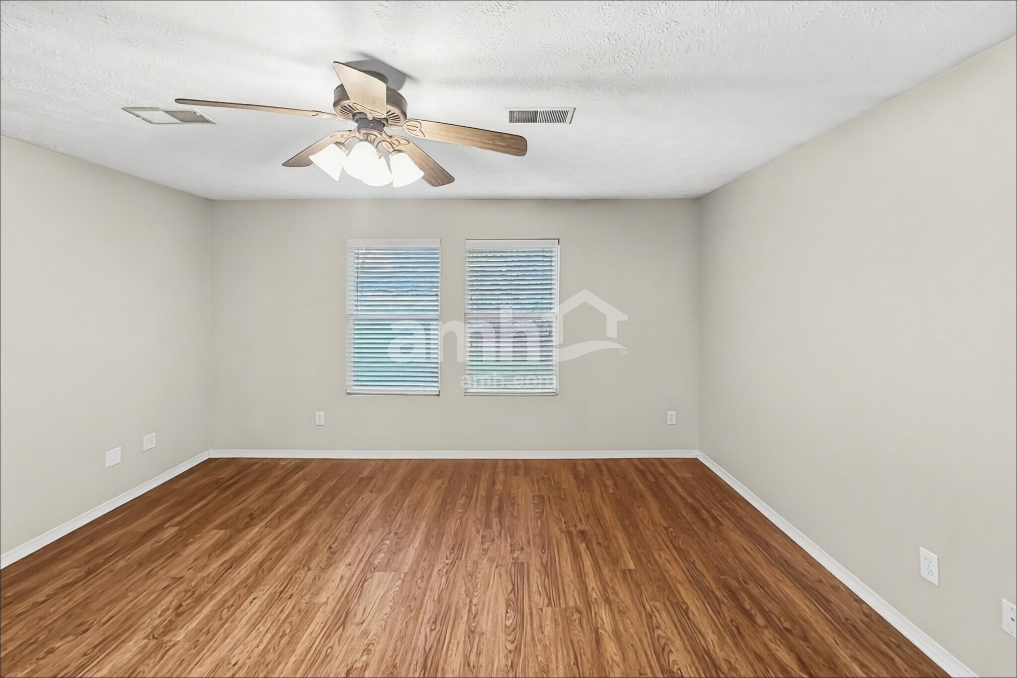 Building Photo - 2649 Sutherland Dr