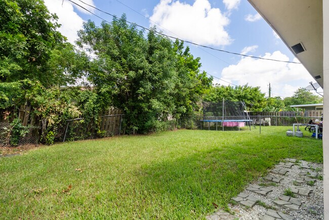 Building Photo - 4108 NW 79th Ave