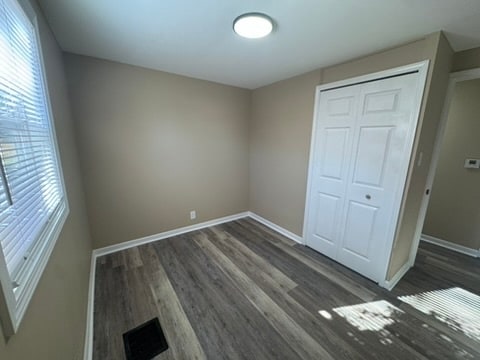 Building Photo - 907 Dover Dr