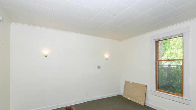 Building Photo - 810 Church St