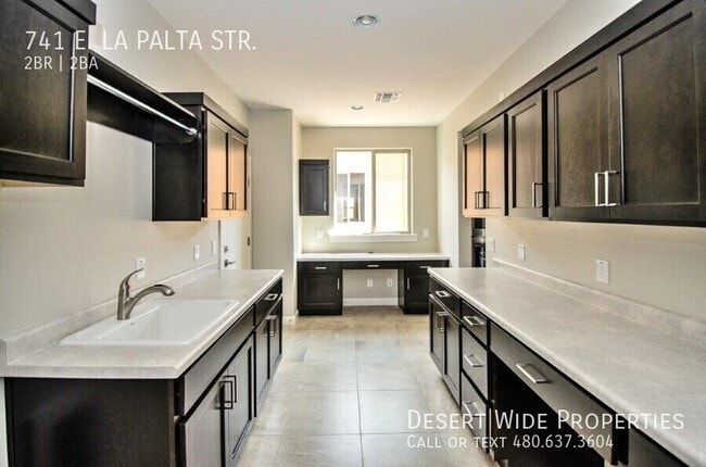 Building Photo - 741 E La Palta St