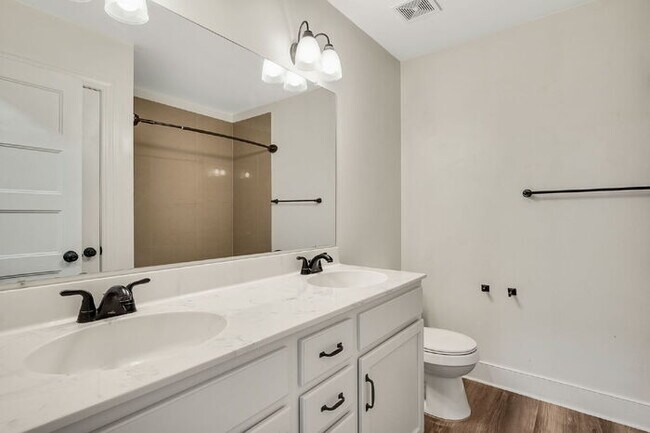 Building Photo - 5001 Dampier Ct