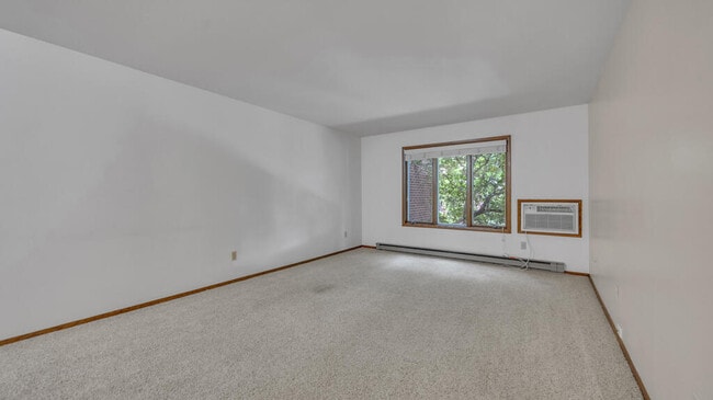 Building Photo - 615 Michigan Ave