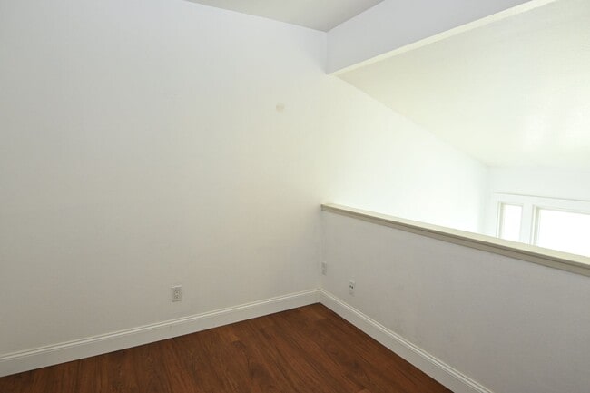 Building Photo - Walk to Japantown,  Updated 2 / 2.5, Cat &...