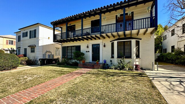 Building Photo - 1066  S Genesee-