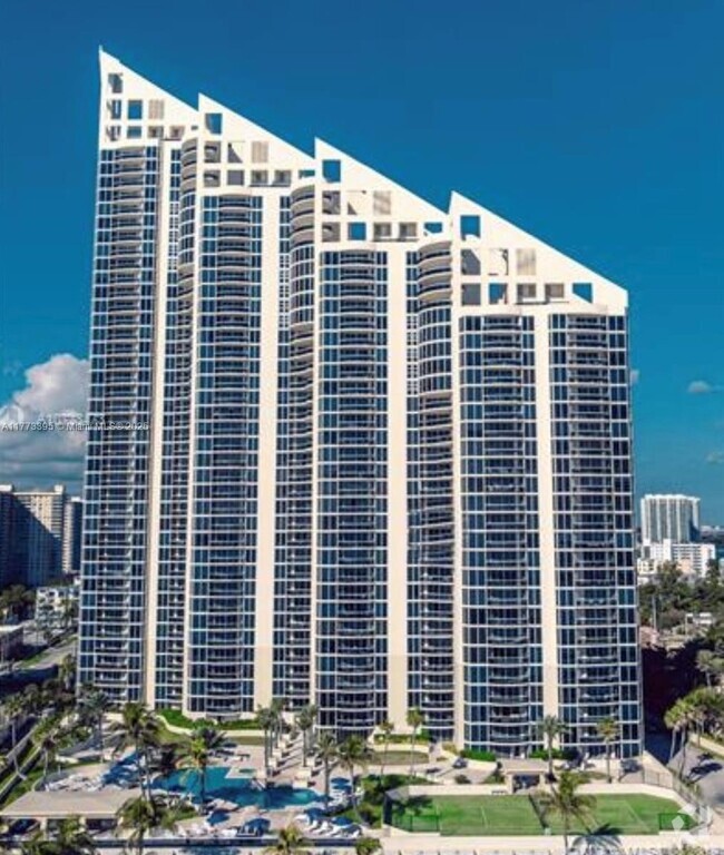 Building Photo - 17555 Collins Ave