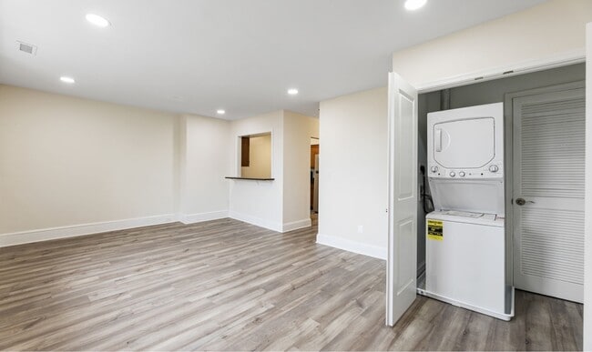 Building Photo - 1916 Eutaw Pl