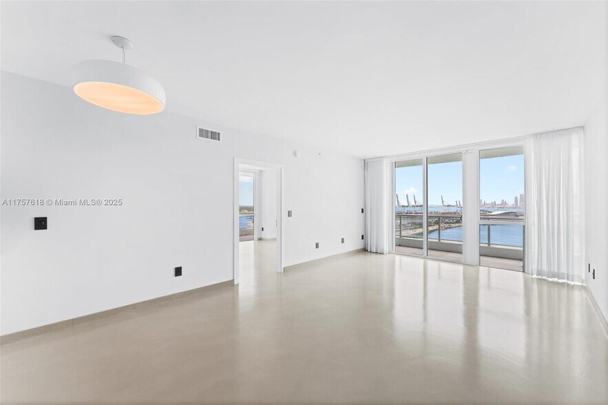 Primary Photo - 540 West Ave