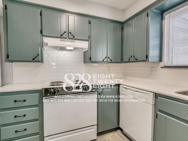 Building Photo - *AVAILABLE NOW!* Spacious 3 Bed/2.5 Bath Condo in East Norman!