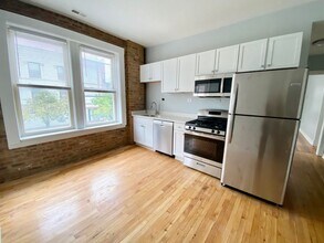 Building Photo - 3 bedroom rehab in the heart of Ukrainian Village