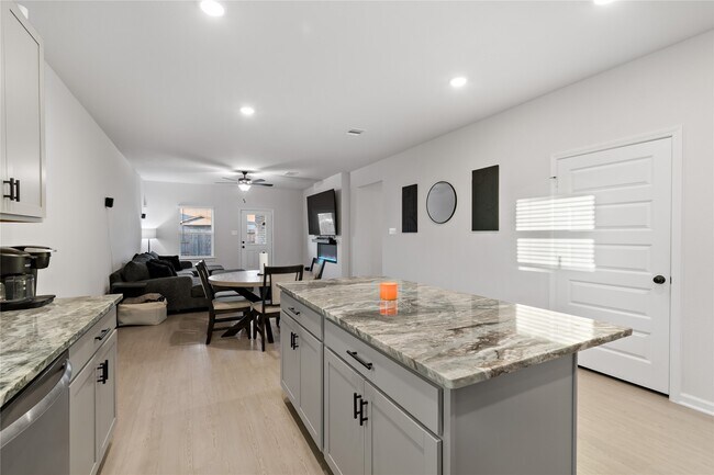 Building Photo - 10918 Amador Peak Dr