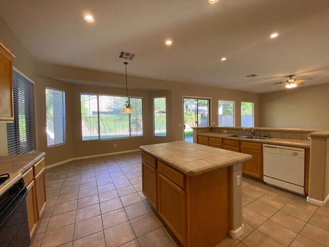 Building Photo - COMING SOON IN HIGLEY GROVES!!!!