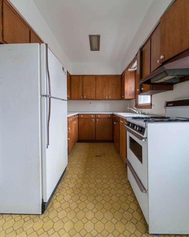 Building Photo - 2503 Iowa St