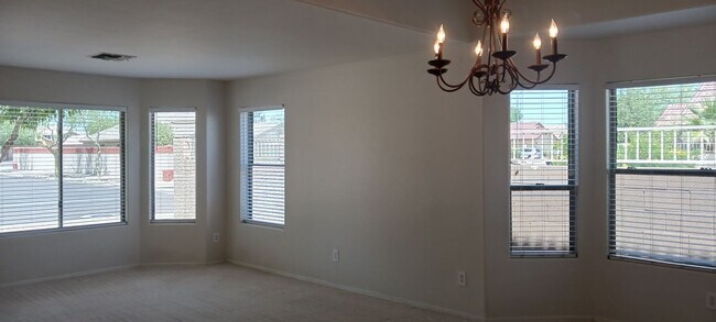 Building Photo - Spacious Two Story 4 Bed/3 Bath with Large...
