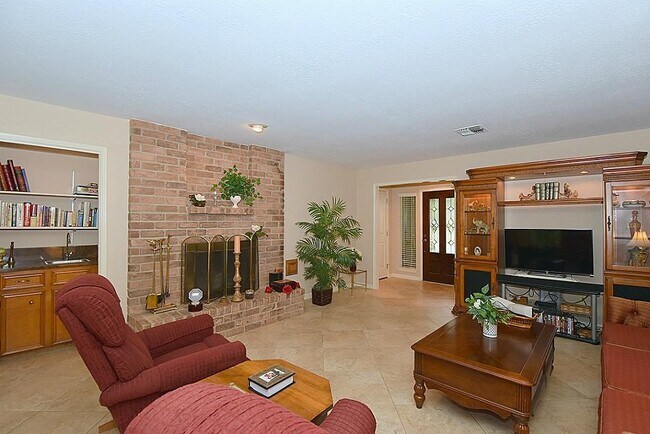 Building Photo - 1126 Western Springs Dr