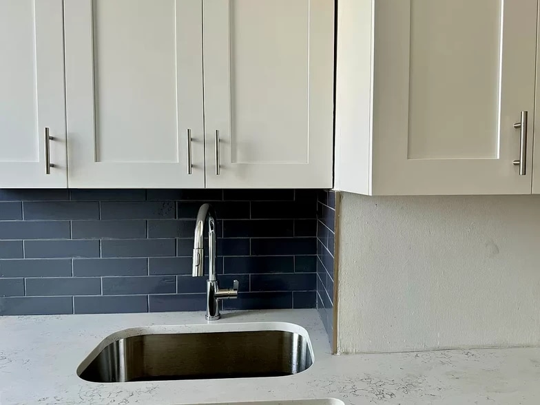 Building Photo - 652 Leonard St