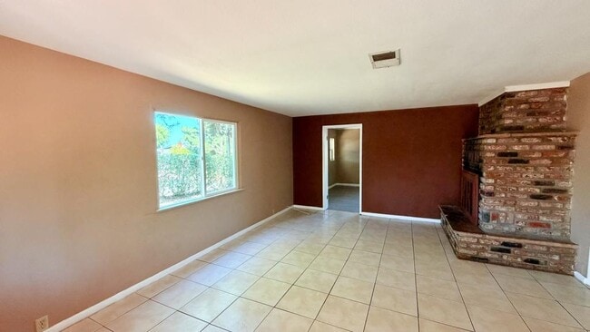 Building Photo - 370 Las Flores Dr