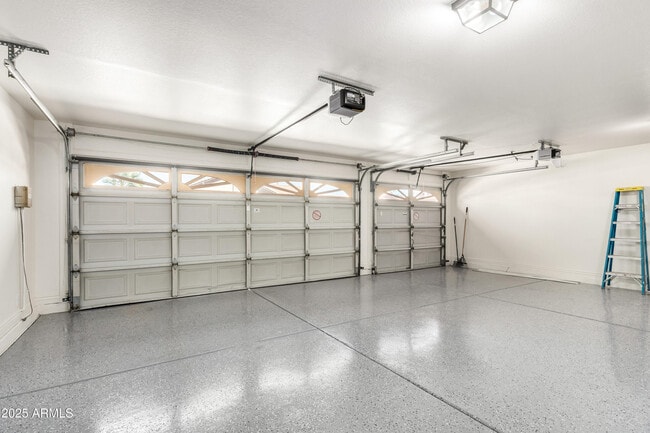 Building Photo - 1517 W Islandia Dr