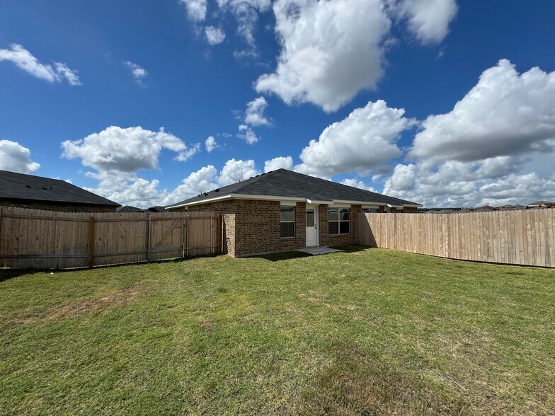 Building Photo - 1234 Lehmann Dr