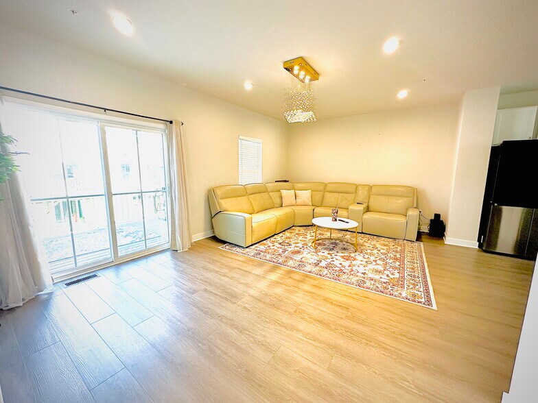 Primary Photo - 50 Dolcie Ln