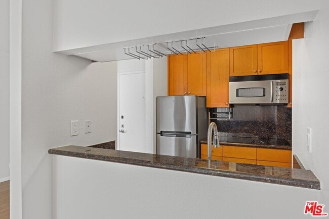 Building Photo - 1440 Veteran Ave