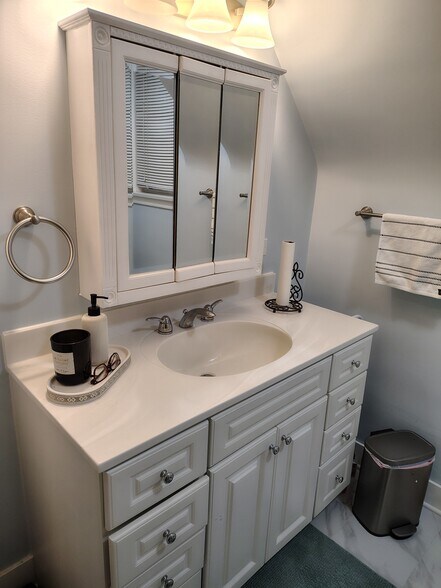 Building Photo - 6462 N Lehigh Ave