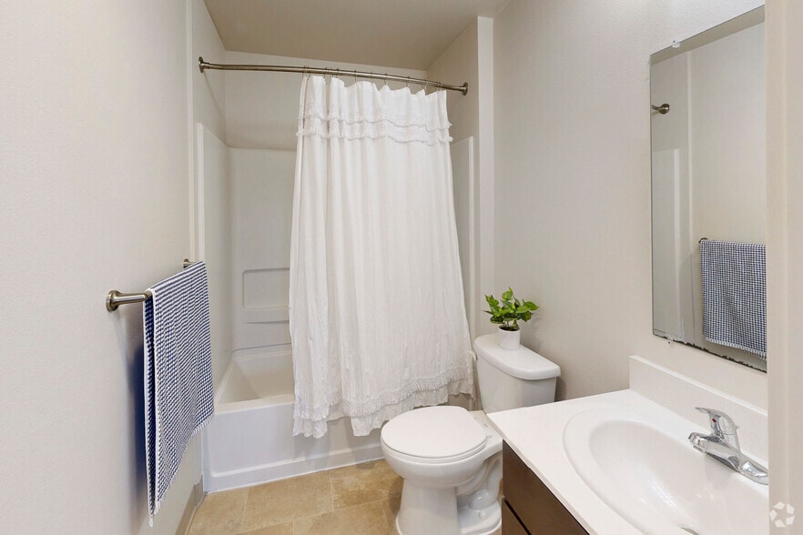 3BR, 3BA - 1,195SF - Bathroom 3 - Villas