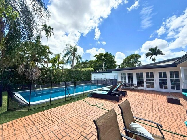 Building Photo - 201 Calle Grande Dr