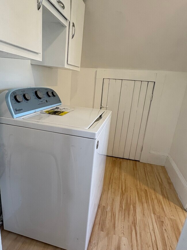 Building Photo - 9 Knapp St