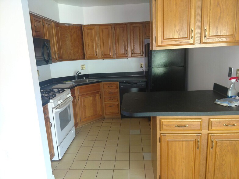 kitchen - 3535 Chevy Chase Lake Dr