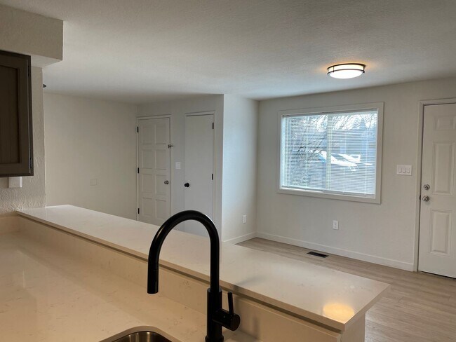 Building Photo - Newly Remodeled 2 Bedroom 1 Bath Duplex-Be The First to Make it Your Home