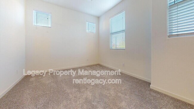 Building Photo - 3998 E Commerce Way