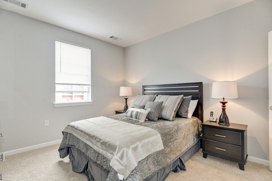 Building Photo - Aventine Fort Totten